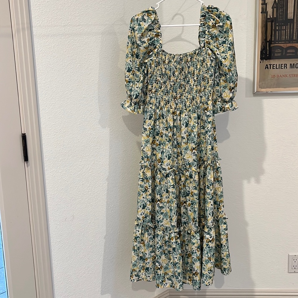 Lait floral dress with puffed sleeves and shirred bodice
